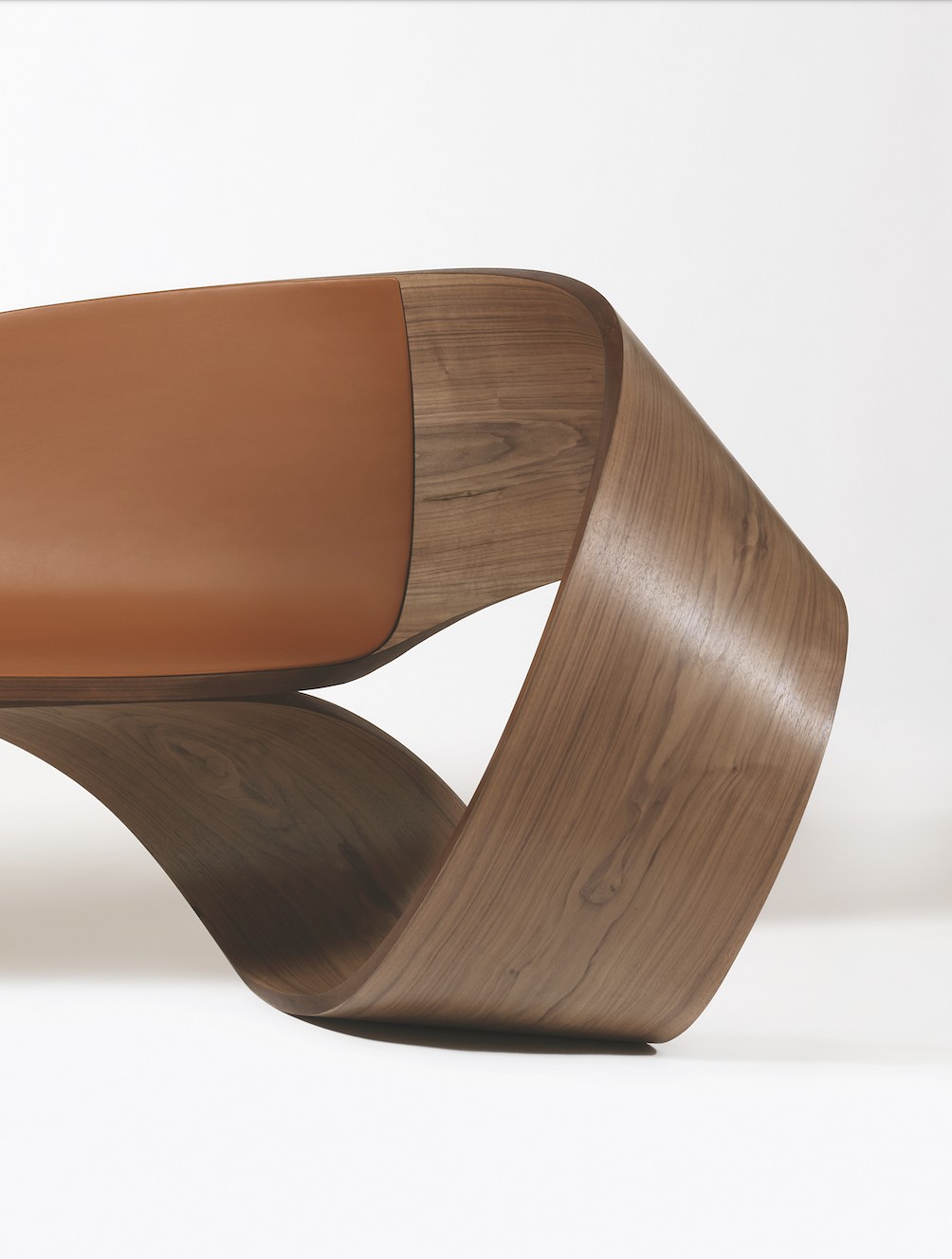 longchamp-ruban-chair.png