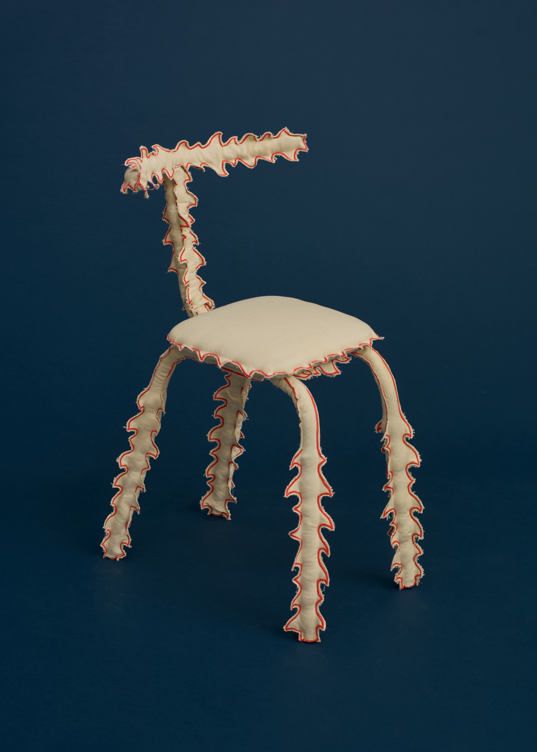 chair-01-off-white-disguise-series-00-by-esto.jpg