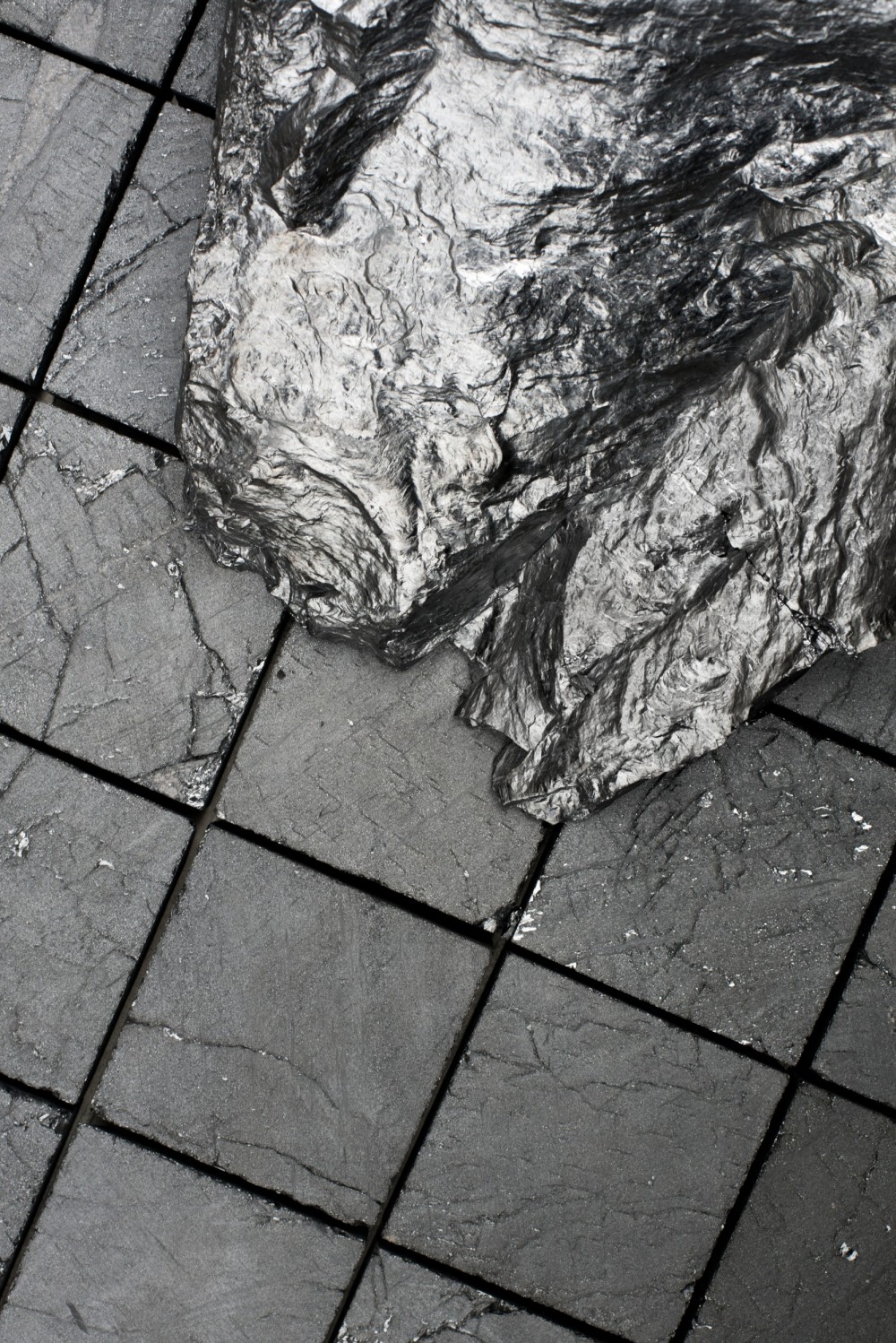 6_studio-jesper-eriksson-collection-018-coal-post-fuel-a-speculative-future-pour-le-pavillon-suedois-lors-du-london-design-bienn.jpg