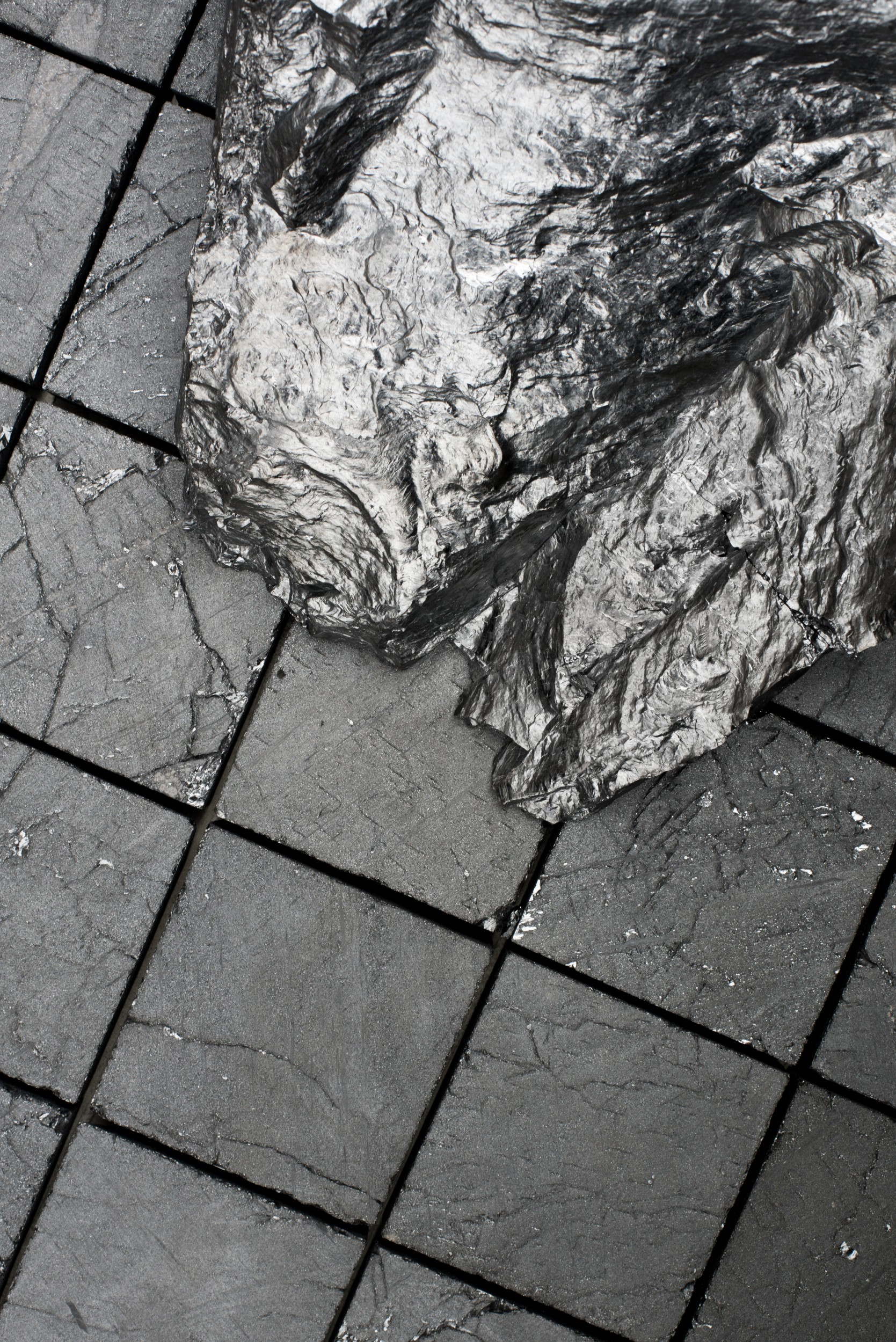 6_studio-jesper-eriksson-collection-018-coal-post-fuel-a-speculative-future-pour-le-pavillon-suedois-lors-du-london-design-bienn.jpg