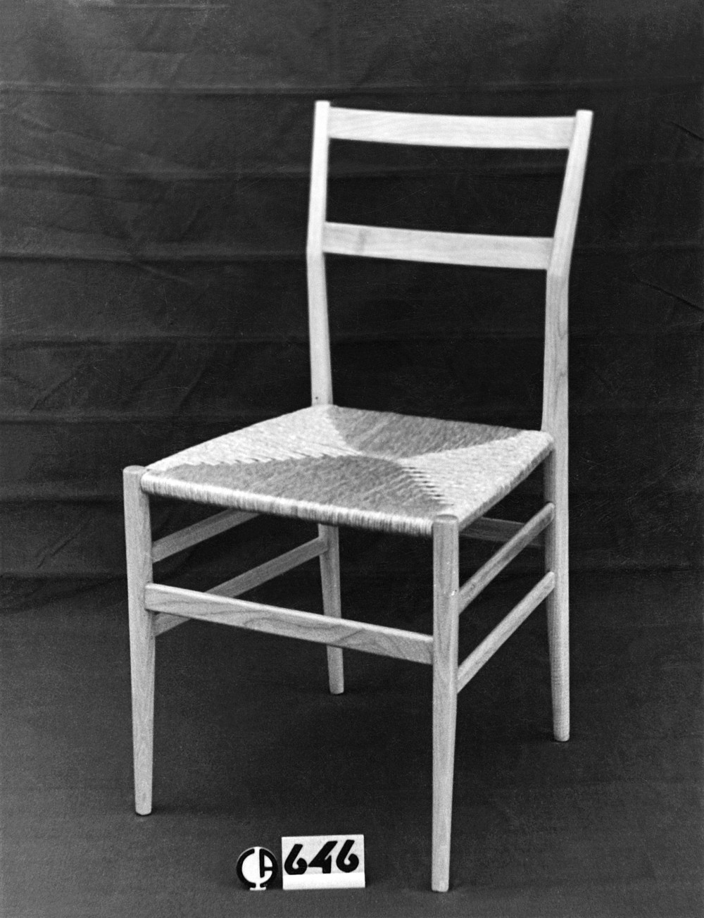 cassina_leggera-chair_gio-ponti_cassina-historical-archives.jpg