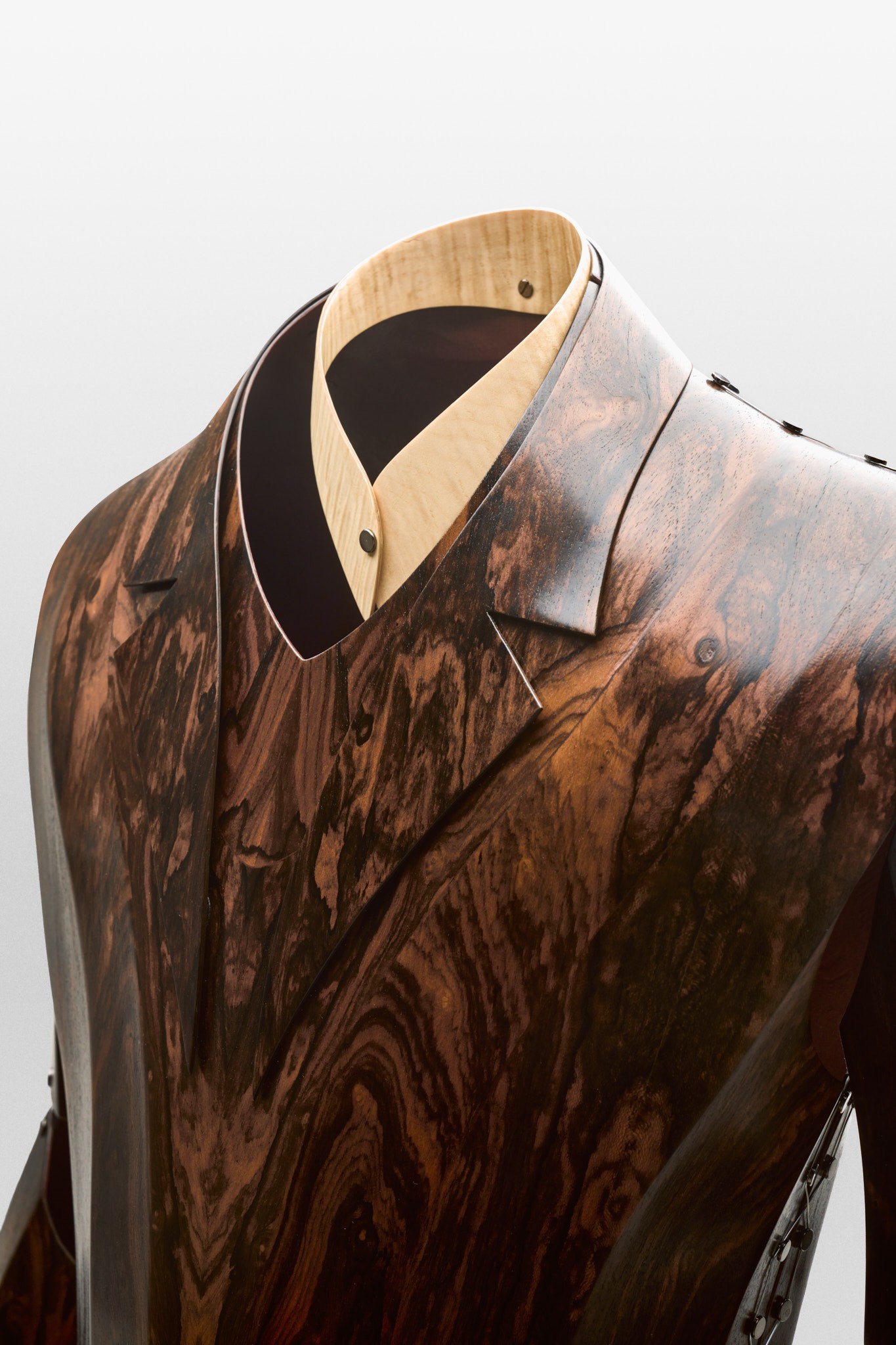 20_wooden-suit-amaury-darras-2024-c-photo-quentin-mka.jpg